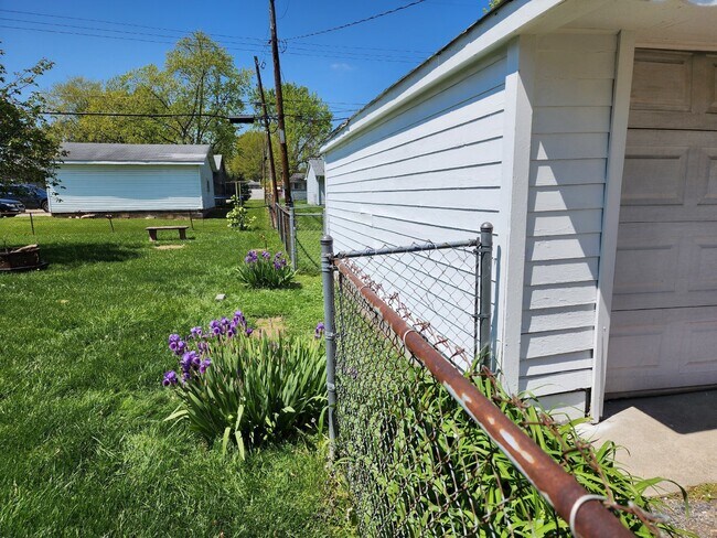 Building Photo - Charming 3 Bedroom Home in Indianapolis with Spacious Layout and Convenient Location!