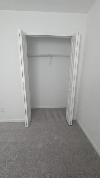 Building Photo - 550 Holly Lakes Dr