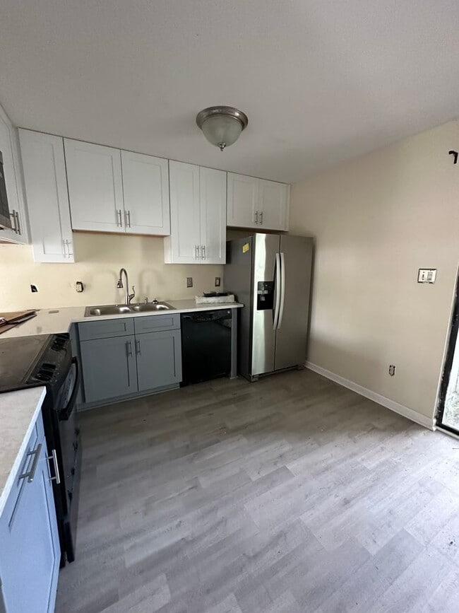 Building Photo - 2 Bedroom Apartment Walking Distance to FSU