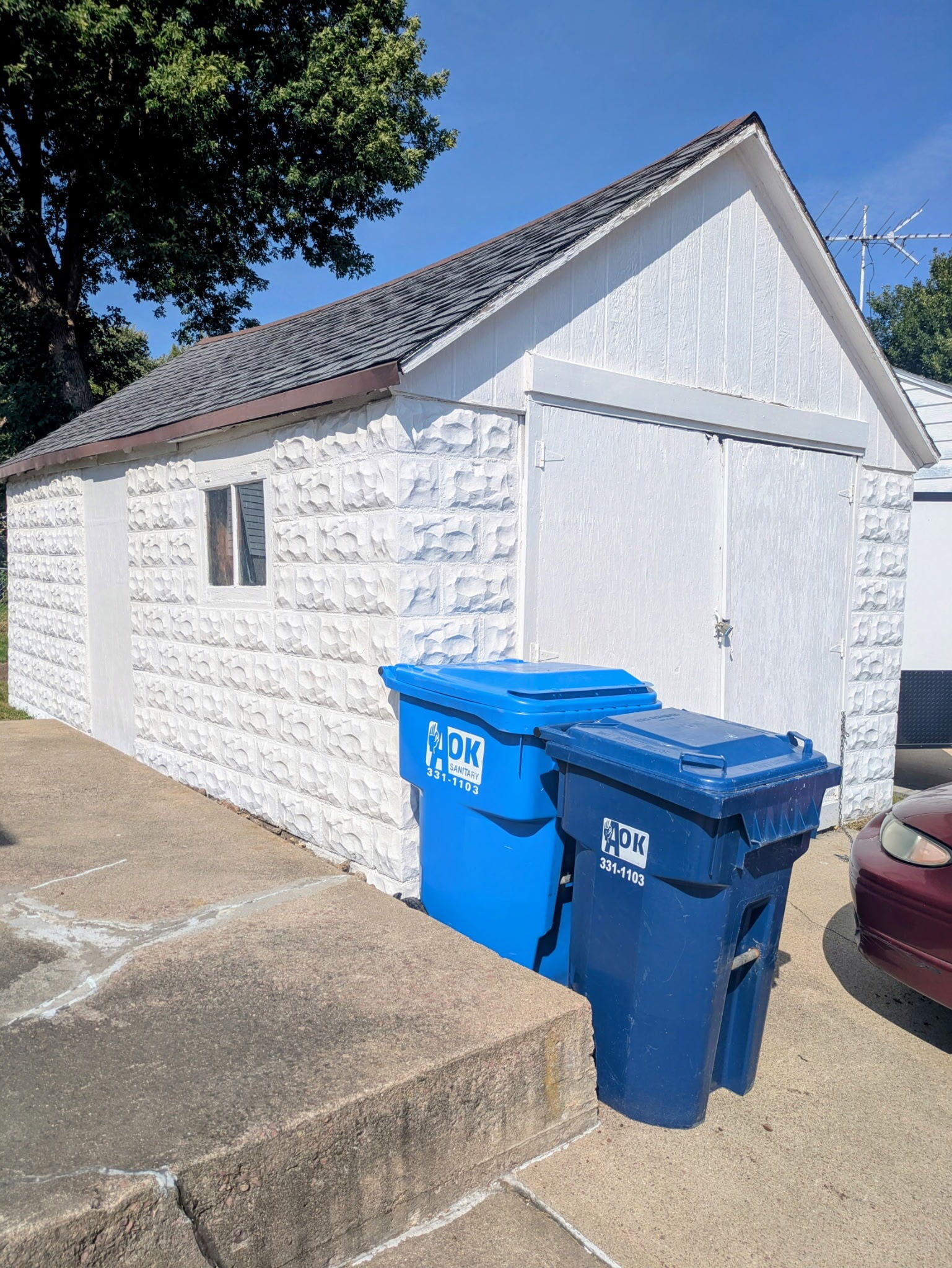 Garage available for fee - 1426 E 17th St