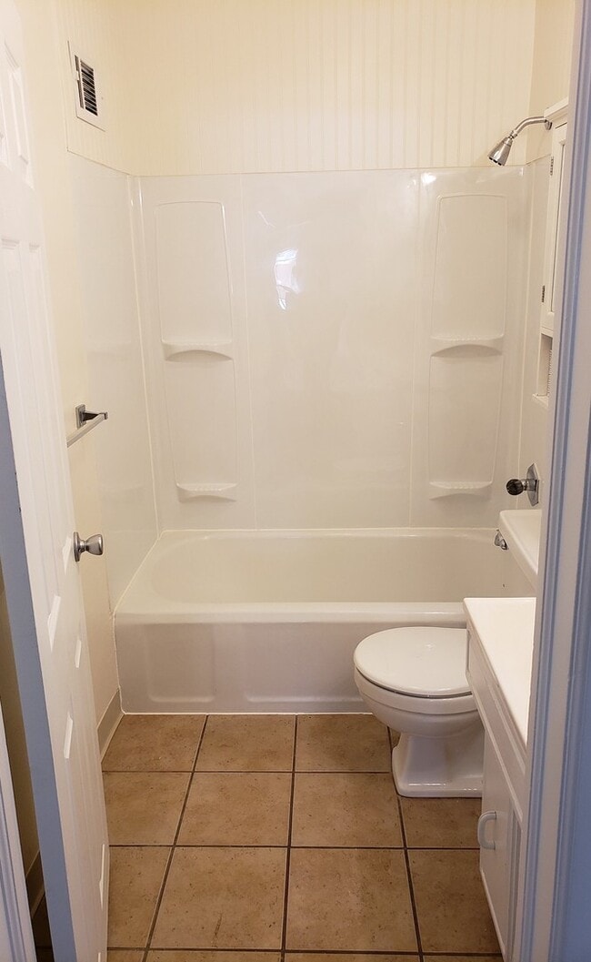 Building Photo - 302 Miles Ave