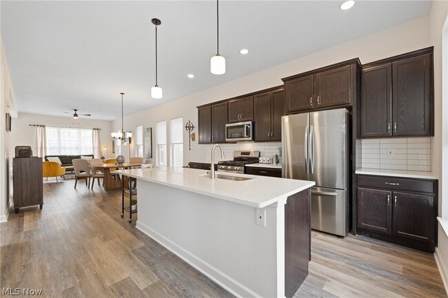 Building Photo - 2250 E 100th St