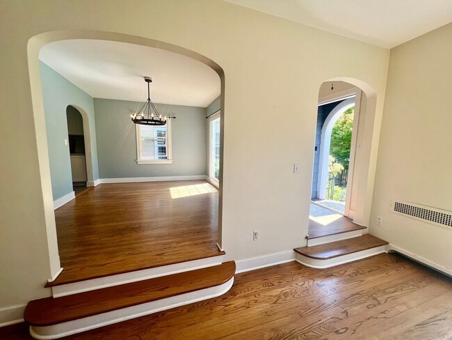 Building Photo - PENDING APPLICATION; Charming 4BD Olympia ...