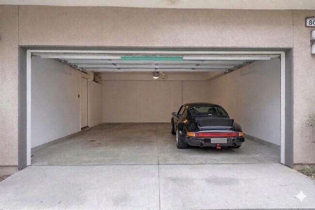 Building Photo - Detached Townhome - Private Roof Deck - With 360 Panoramic Views