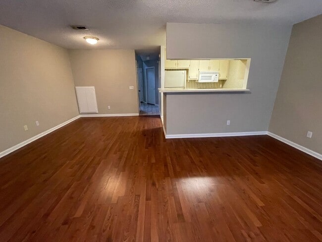 Building Photo - Briarwood West
