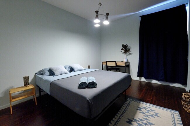 Building Photo - 400 W 36th St.