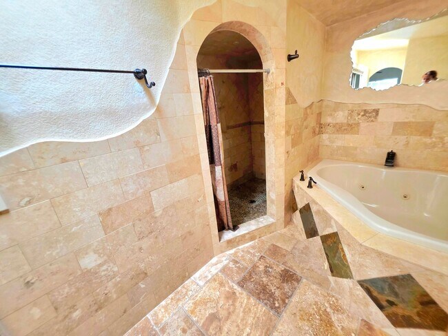 Building Photo - 4 Bed 2.5 Bath- 42nd St & Shea- Pool- Move in special