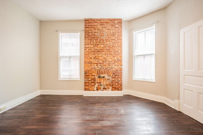 Building Photo - Henrietta Pl