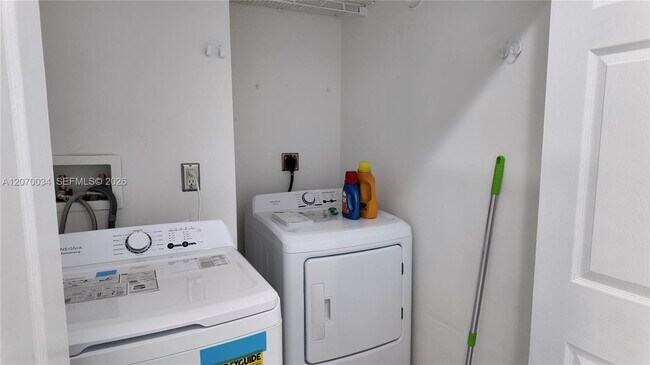 Building Photo - 11570 SW 144th Path