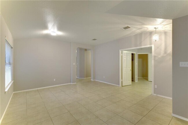 Building Photo - 1406 Royce Ln