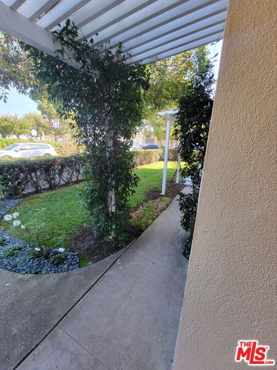 Building Photo - 825 Broadway St