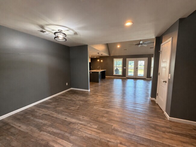 Building Photo - 40049 Back Nine Dr