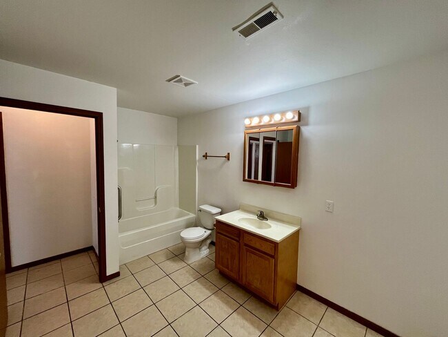 Building Photo - 64 Montee Dr