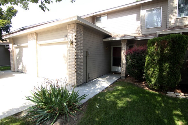 Primary Photo - Beautiful Contemporary Townhome In SE Boise