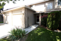Building Photo - Beautiful Contemporary Townhome In SE Boise