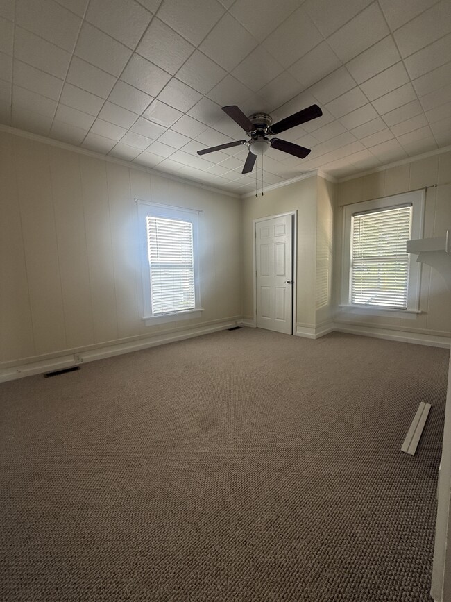 Building Photo - 303 W Parrish Dr