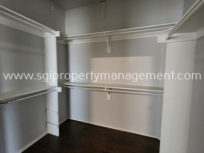 Building Photo - 1415 Murphy Dr