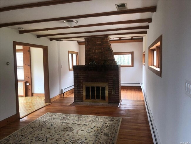 Building Photo - 264 Woodbury Rd