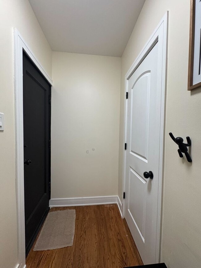 Building Photo - 610 E 74th St