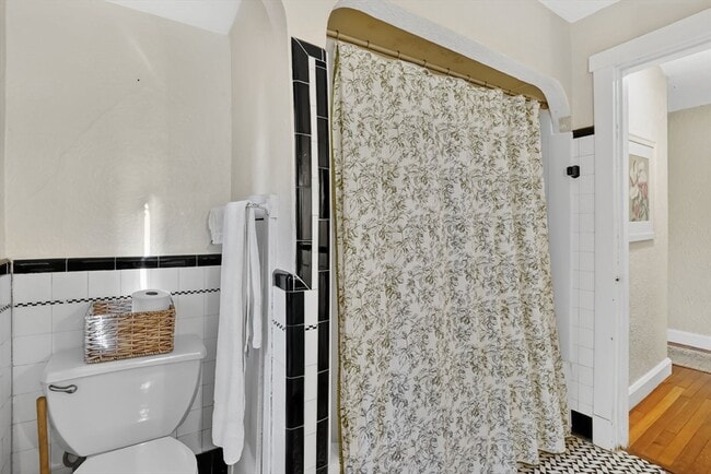 Building Photo - 350 Converse St