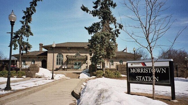 Building Photo - 74 Ridgedale Ave