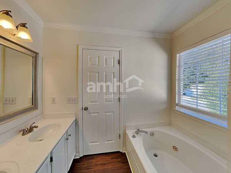Building Photo - 8517 Farnsworth Ln