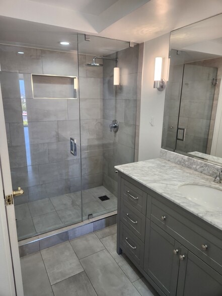 Building Photo - 4337 Marina City Dr