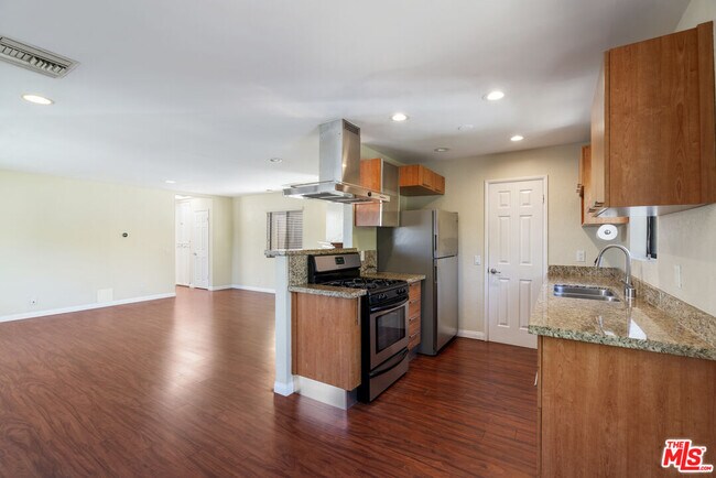 Building Photo - 3912 Girard Ave