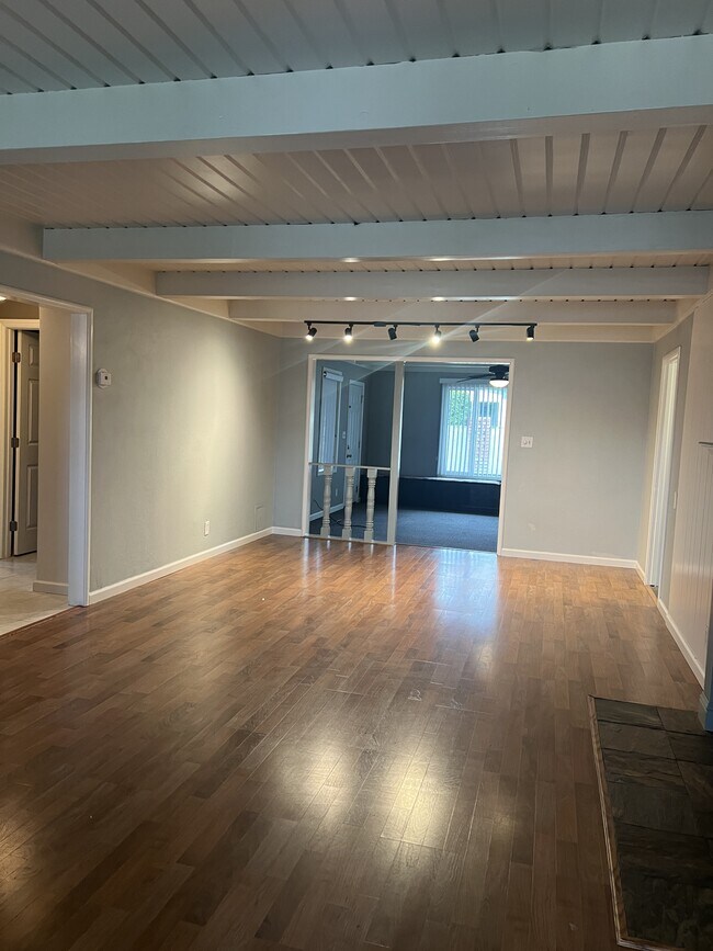 Building Photo - 2217 Madera Rd