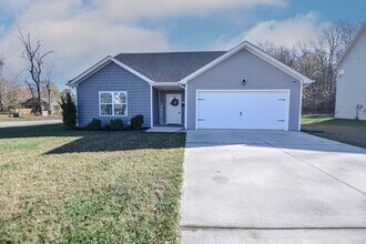 Building Photo - Pet Friendly Three Bedroom!