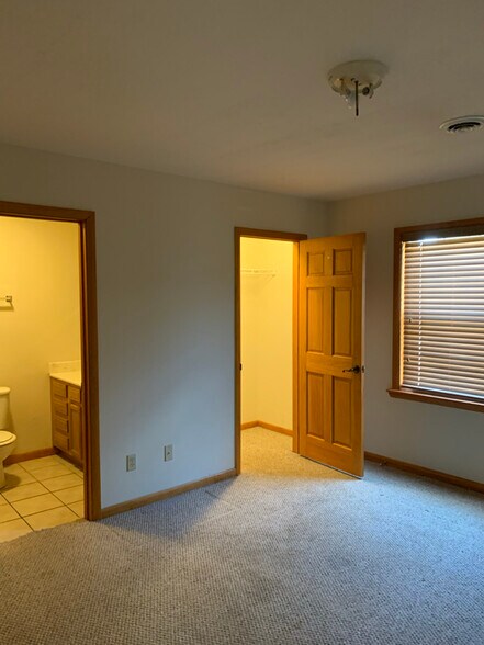 Building Photo - 185 Gullion Ln