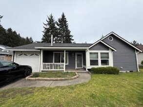 Building Photo - 570 Malibu Dr SE