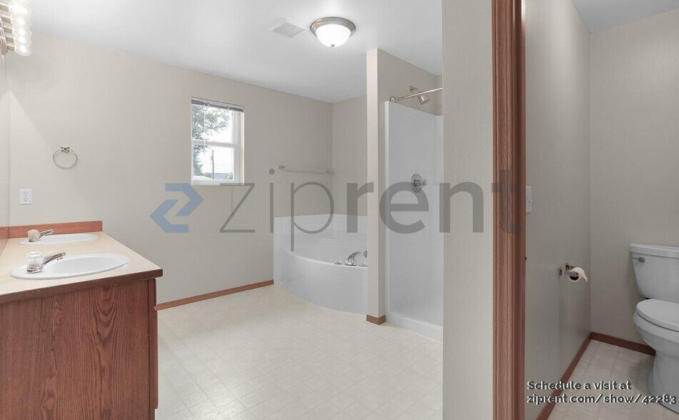 Building Photo - 35852 13th Ave SW
