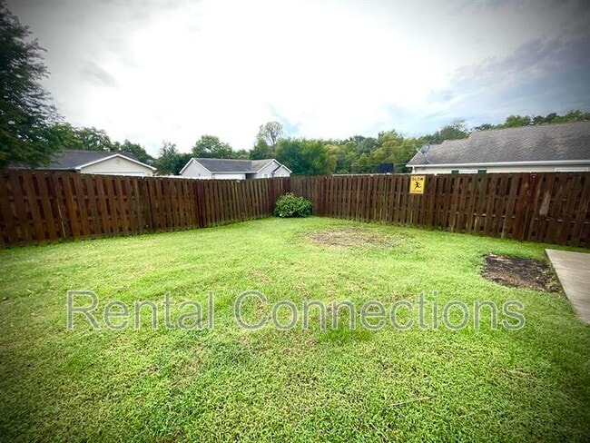 Building Photo - 1806 Bridge