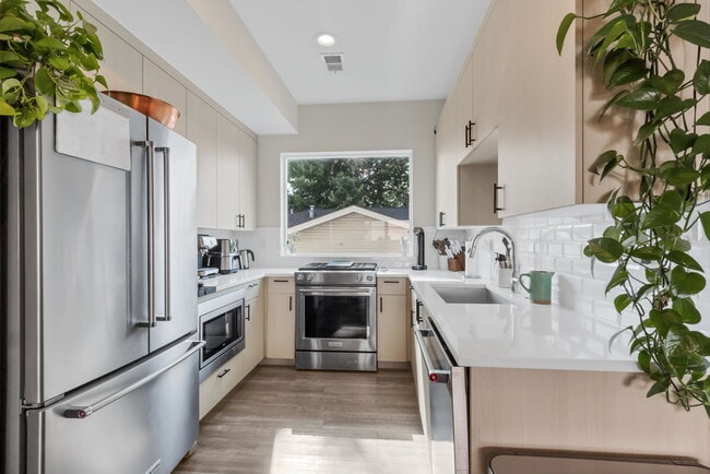 Building Photo - 3221 W Conejos Pl