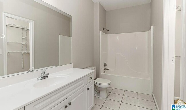 Building Photo - 115 Charlton Ln