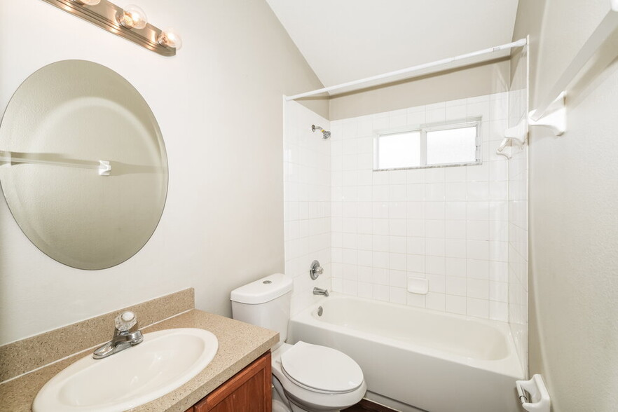 Building Photo - 4204 Knob Lake Ct
