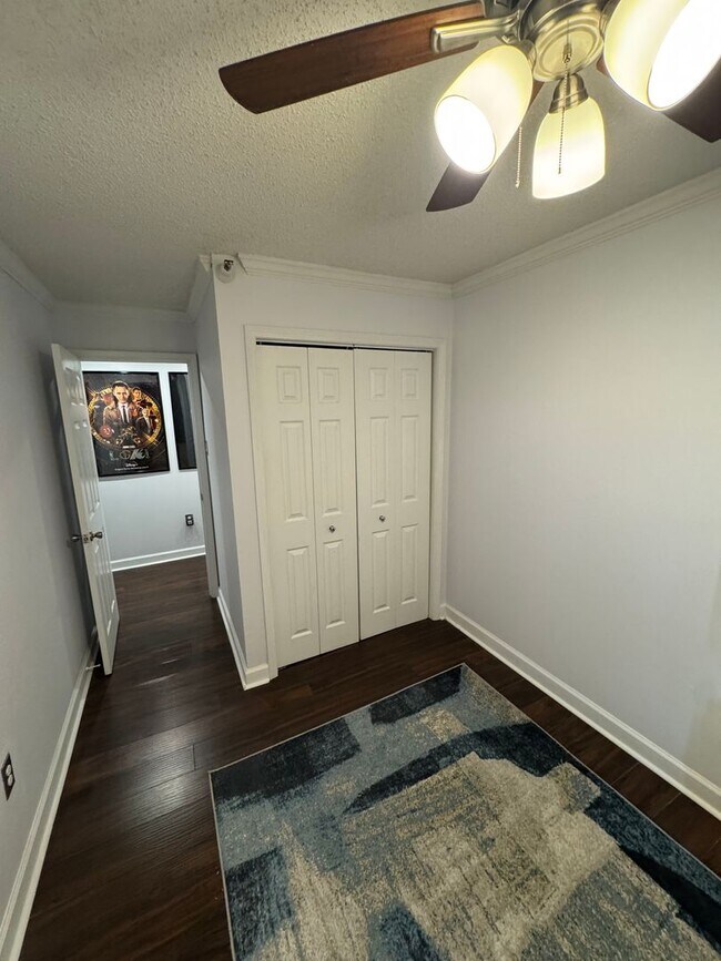 Building Photo - 2 Bed/1 Bath FULLY Furnished Condo at City Heights!