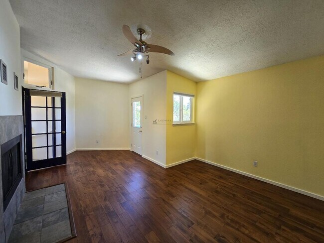 Building Photo - 2203 Vela St