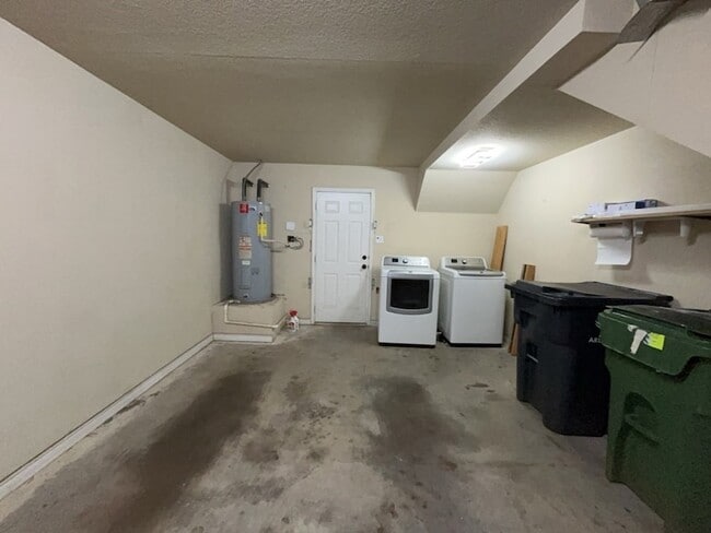 Building Photo - 902 E Glenn Crossett St