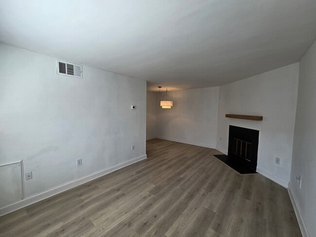 Building Photo - 2604 Tunlaw Rd NW