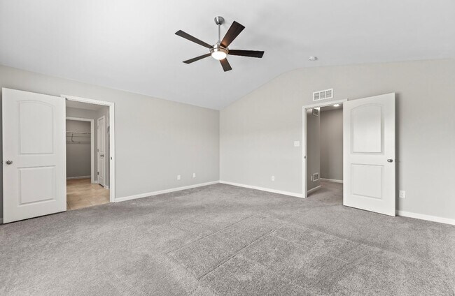 Building Photo - 4-Bedroom with Fenced Yard
