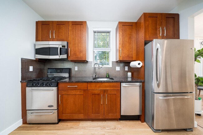 Building Photo - 207 2nd St