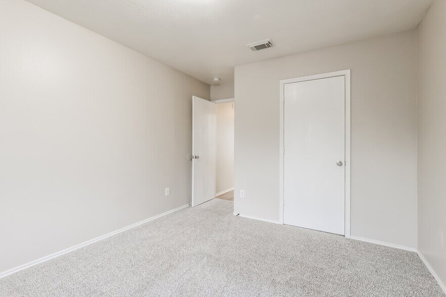 Building Photo - 21243 Linden House Ct