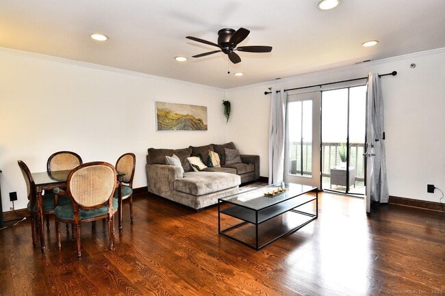 Building Photo - 178 Flax Hill Rd