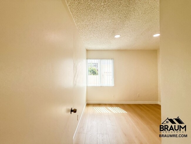Building Photo - 5461 Kester Ave