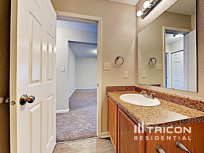 Building Photo - 10436 Apple Creek Dr