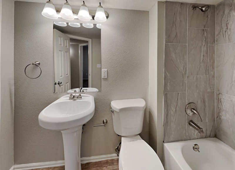 Building Photo - 8153 Meadowcrest Dr