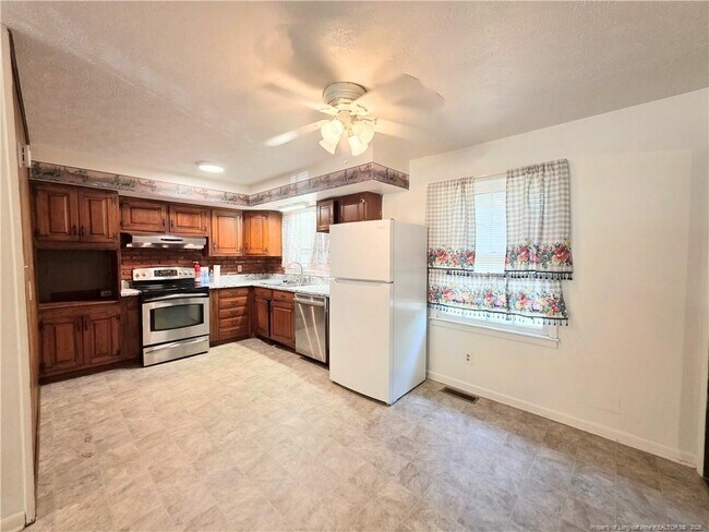 Building Photo - 5340 Docia Cir