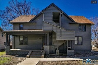 Building Photo - 203 S Covell Ave
